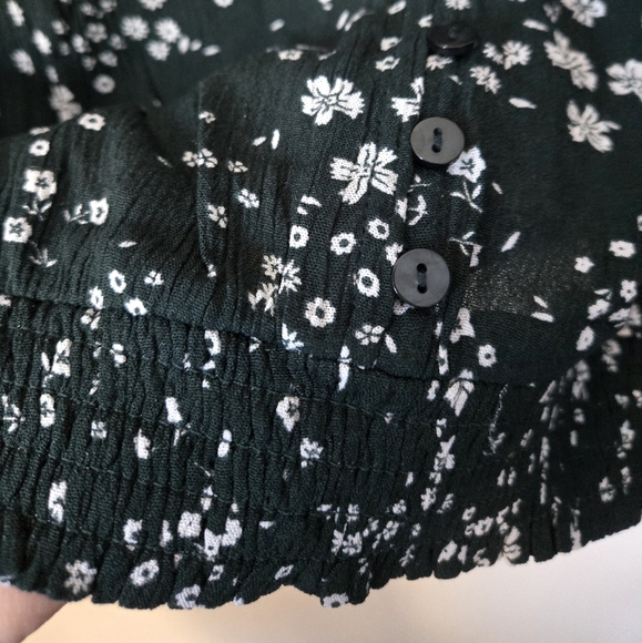 New REITMANS dark green Floral V-Neck Blouse - Picture 3 of 8